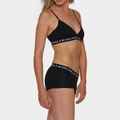 Chicamala Dames Triangle Bralette Basic Zwart 2 Chicamala Dames Triangle Bralette Basic Zwart -Boxers Winkel aHR0cHM6Ly93d3cuYm94ZXJzLm5sL21lZGlhL2NhdGFsb2cvcHJvZHVjdC8xLzIvMTIxN2Jhc2ljMDItMTAwMzMuanBnP3N0b3JlPWJveGVyc19ubCZpbWFnZS10eXBlPWltYWdl