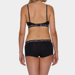 Chicamala Dames Triangle Bralette Basic Zwart 3 Chicamala Dames Triangle Bralette Basic Zwart -Boxers Winkel aHR0cHM6Ly93d3cuYm94ZXJzLm5sL21lZGlhL2NhdGFsb2cvcHJvZHVjdC8xLzIvMTIxN2Jhc2ljMDItMTAwNTYuanBnP3N0b3JlPWJveGVyc19ubCZpbWFnZS10eXBlPWltYWdl