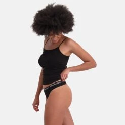 Bamboo Basics Dames 3-pack Strings Emma Zwart 2 Bamboo Basics Dames 3-pack Strings Emma Zwart -Boxers Winkel aHR0cHM6Ly93d3cuYm94ZXJzLm5sL21lZGlhL2NhdGFsb2cvcHJvZHVjdC9iL2EvYmFtYm9vLWJhc2ljc19lbW1hLTAwMS1zaWRlLmpwZz9zdG9yZT1ib3hlcnNfbmwmaW1hZ2UtdHlwZT1pbWFnZQ