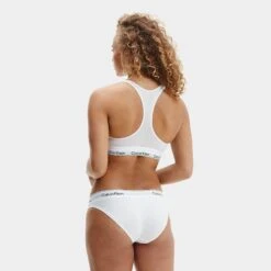 Calvin Klein Dames Bralette Wit 3 Calvin Klein Dames Bralette Wit -Boxers Winkel aHR0cHM6Ly93d3cuYm94ZXJzLm5sL21lZGlhL2NhdGFsb2cvcHJvZHVjdC9jL2EvY2FsdmluLWtsZWluX2YzNzg1ZS0xMDBfbW9kZWxfYWNodGVya2FudC5qcGc c3RvcmU9Ym94ZXJzX25sJmltYWdlLXR5cGU9aW1hZ2U