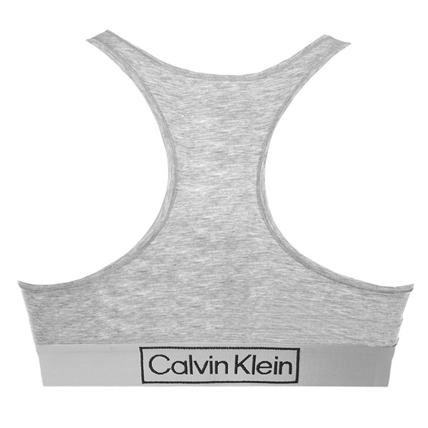 Calvin Klein dames reimagined heritage unlined bralette logo grijs Calvin Klein Dames Reimagined Heritage Unlined Bralette Logo Grijs -Boxers Winkel aHR0cHM6Ly93d3cuYm94ZXJzLm5sL21lZGlhL2NhdGFsb2cvcHJvZHVjdC9jL2EvY2FsdmluLWtsZWluX3FmNjc2OGUtcDdhX2FjaHRlcmthbnQuanBnP3N0b3JlPWJveGVyc19ubCZpbWFnZS10eXBlPWltYWdl