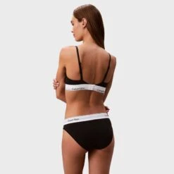 Calvin Klein Dames Icon Cotton Modal Slip Zwart 2 Calvin Klein Dames Icon Cotton Modal Slip Zwart -Boxers Winkel aHR0cHM6Ly93d3cuYm94ZXJzLm5sL21lZGlhL2NhdGFsb2cvcHJvZHVjdC9jL2EvY2FsdmluLWtsZWluX3FmODUyMC11YjFfNi5qcGc c3RvcmU9Ym94ZXJzX25sJmltYWdlLXR5cGU9aW1hZ2U