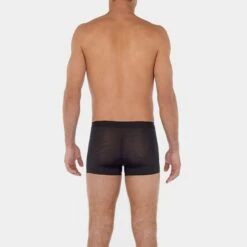 HOM Microfiber Boxer H-fresh Comfort Zwart 2 HOM Microfiber Boxer H-fresh Comfort Zwart -Boxers Winkel aHR0cHM6Ly93d3cuYm94ZXJzLm5sL21lZGlhL2NhdGFsb2cvcHJvZHVjdC9oL28vaG9tXzQwMjU5Mi0wMDA0X21vZGVsX2FjaHRlcmthbnQuanBnP3N0b3JlPWJveGVyc19ubCZpbWFnZS10eXBlPWltYWdl