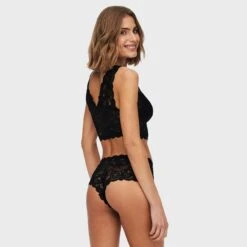 ONLY Dames Bralette Kant Chloe Zwart 3 ONLY Dames Bralette Kant Chloe Zwart -Boxers Winkel aHR0cHM6Ly93d3cuYm94ZXJzLm5sL21lZGlhL2NhdGFsb2cvcHJvZHVjdC9vL24vb25seV8xNTEwNzU5OS1ibGFja180LmpwZz9zdG9yZT1ib3hlcnNfbmwmaW1hZ2UtdHlwZT1pbWFnZQ