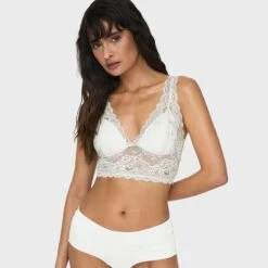 ONLY Dames Bralette Kant Chloe Wit 2 ONLY Dames Bralette Kant Chloe Wit -Boxers Winkel aHR0cHM6Ly93d3cuYm94ZXJzLm5sL21lZGlhL2NhdGFsb2cvcHJvZHVjdC9vL24vb25seV8xNTEwNzU5OS1jbG91ZC1kYW5jZXJfNWdfMS5qcGc c3RvcmU9Ym94ZXJzX25sJmltYWdlLXR5cGU9aW1hZ2U