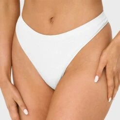 ONLY Dames 3-pack Microfiber Strings Vicky Rib Wit 3 ONLY Dames 3-pack Microfiber Strings Vicky Rib Wit -Boxers Winkel aHR0cHM6Ly93d3cuYm94ZXJzLm5sL21lZGlhL2NhdGFsb2cvcHJvZHVjdC9vL24vb25seV8xNTI1NTIwMy1icmlnaHQtd2hpdGVfNi5qcGc c3RvcmU9Ym94ZXJzX25sJmltYWdlLXR5cGU9aW1hZ2U